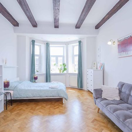 Cozy & Spacious Family Stay Near Train Station Братислава Экстерьер фото