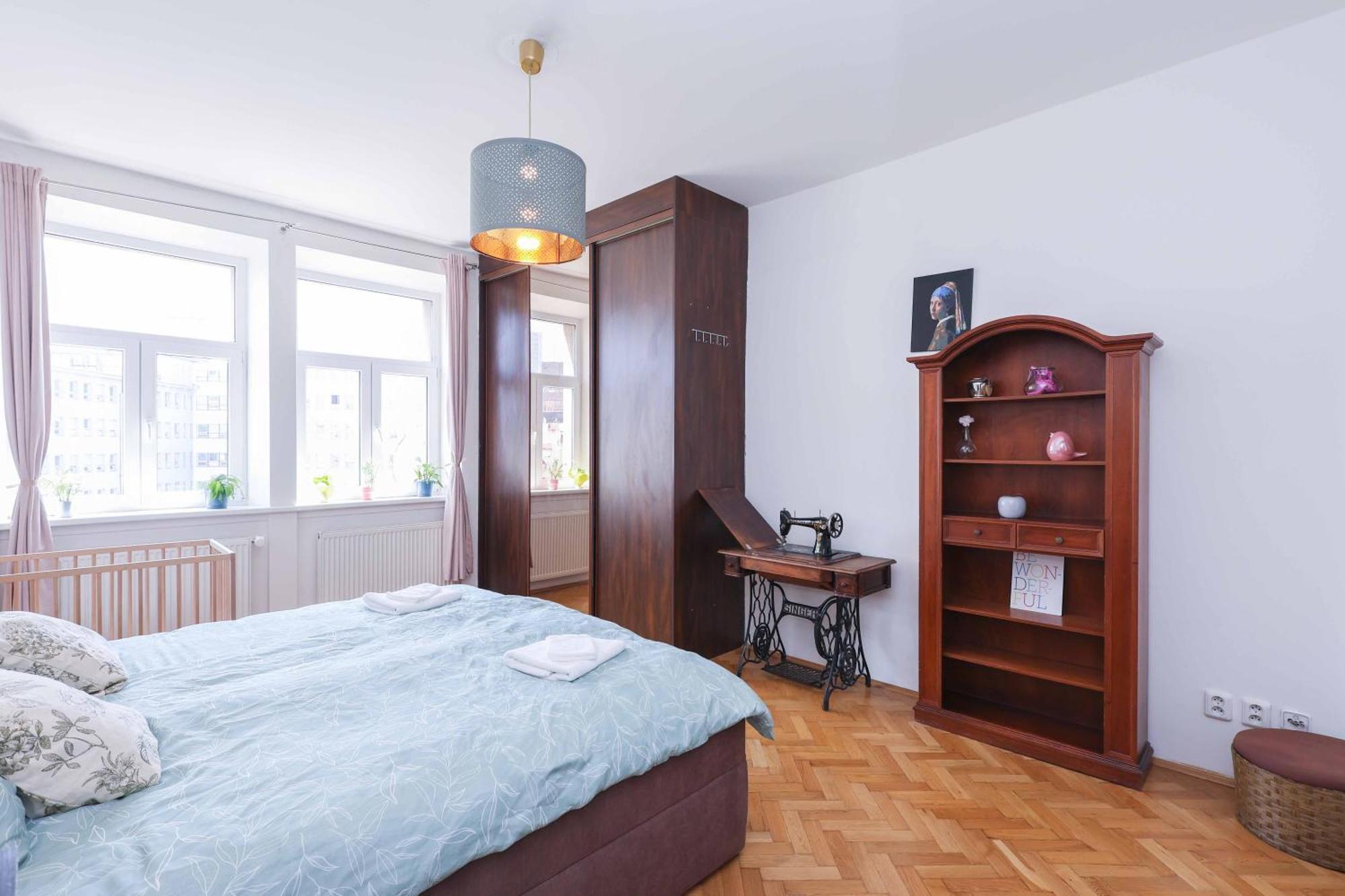 Cozy & Spacious Family Stay Near Train Station Братислава Экстерьер фото