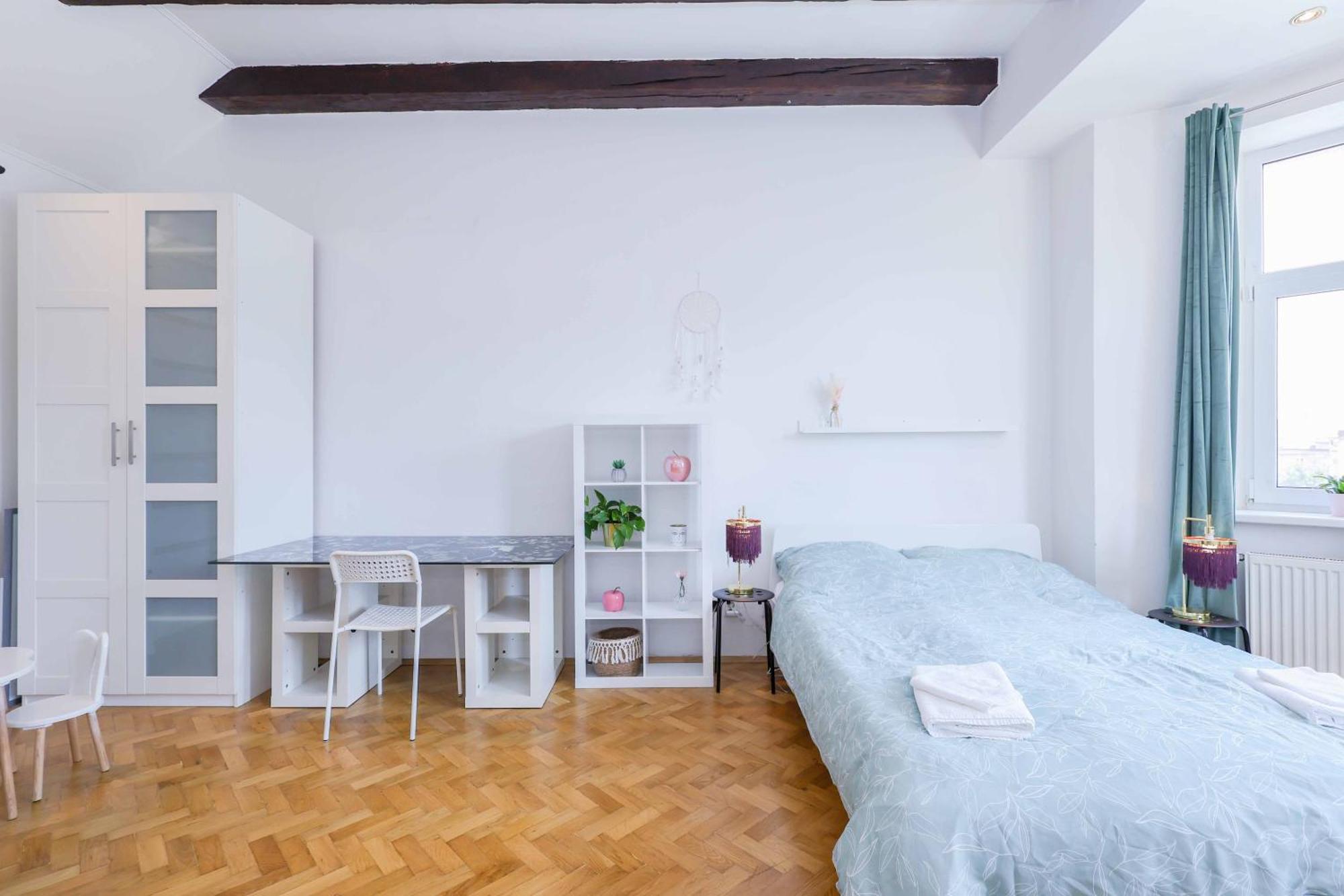 Cozy & Spacious Family Stay Near Train Station Братислава Экстерьер фото