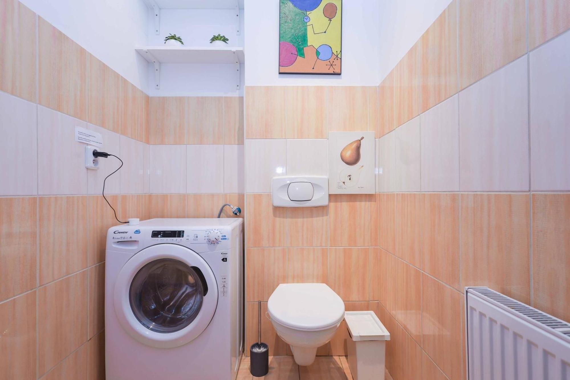 Cozy & Spacious Family Stay Near Train Station Братислава Экстерьер фото
