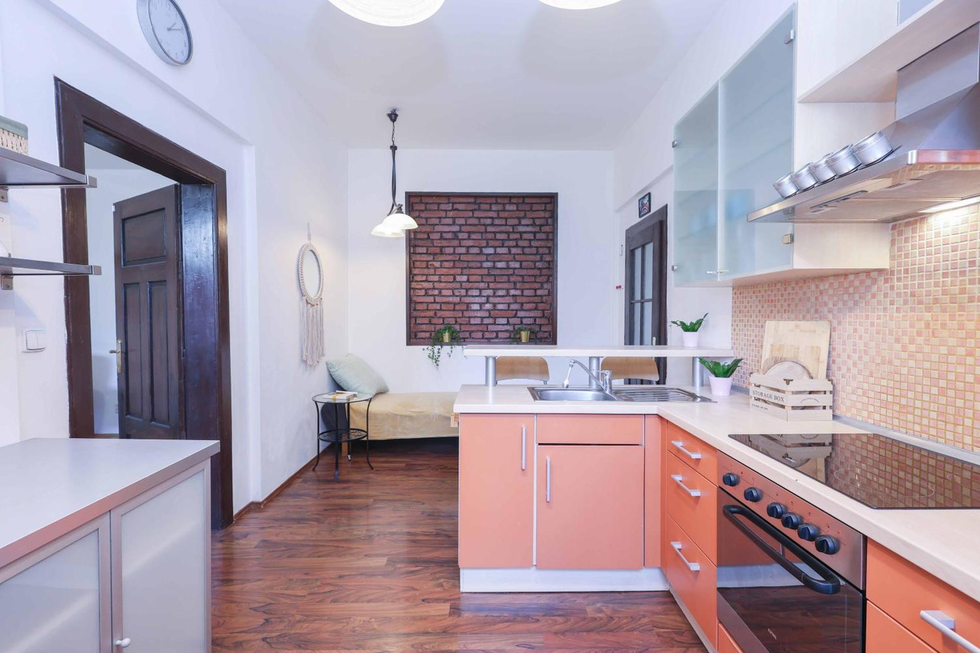Cozy & Spacious Family Stay Near Train Station Братислава Экстерьер фото