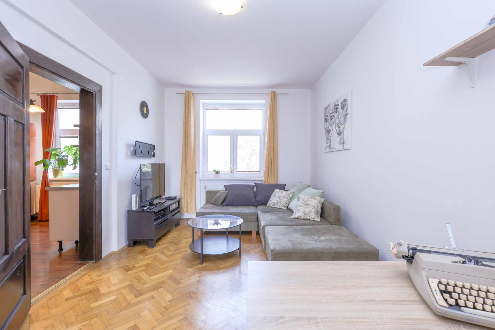 Cozy & Spacious Family Stay Near Train Station Братислава Экстерьер фото