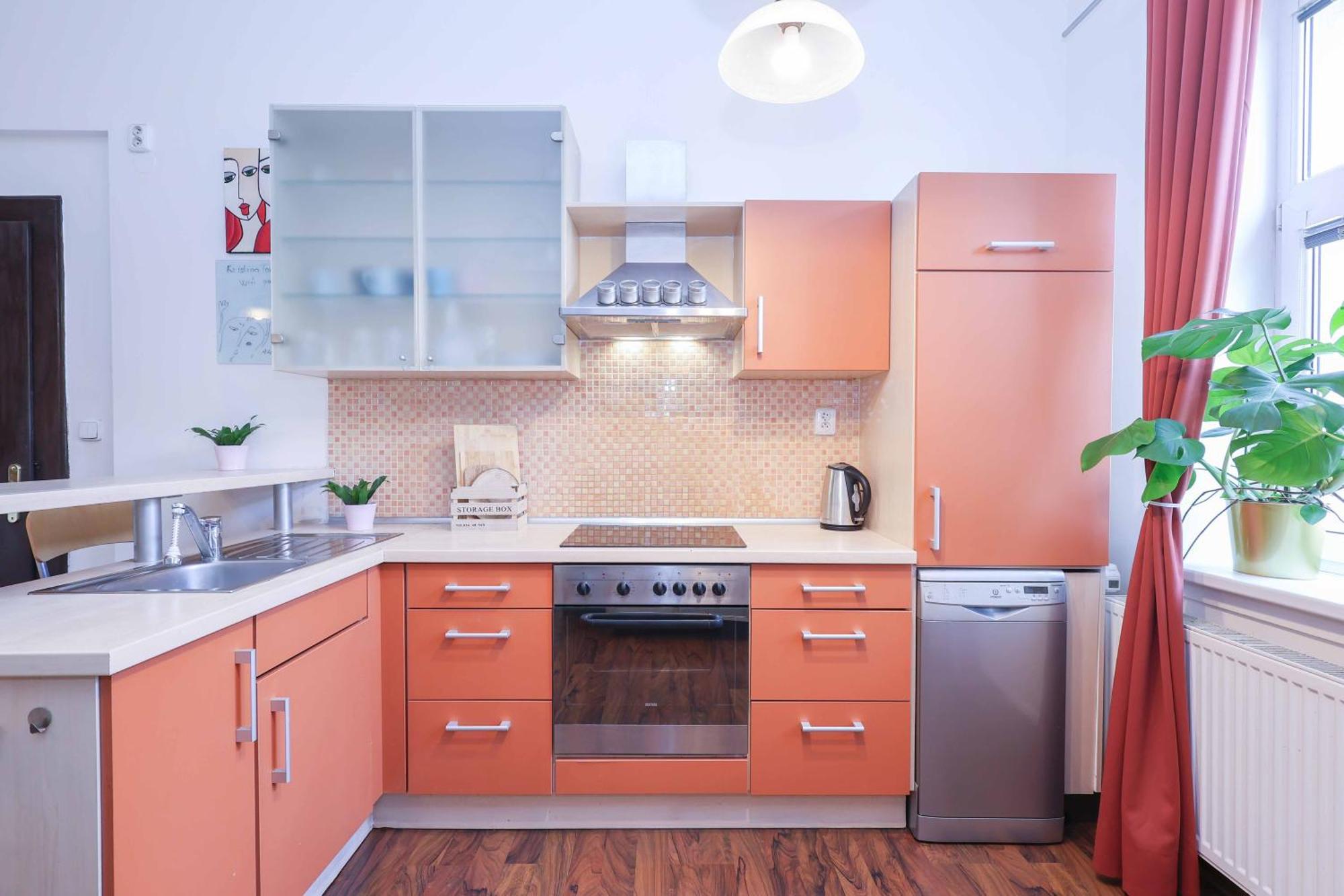 Cozy & Spacious Family Stay Near Train Station Братислава Экстерьер фото